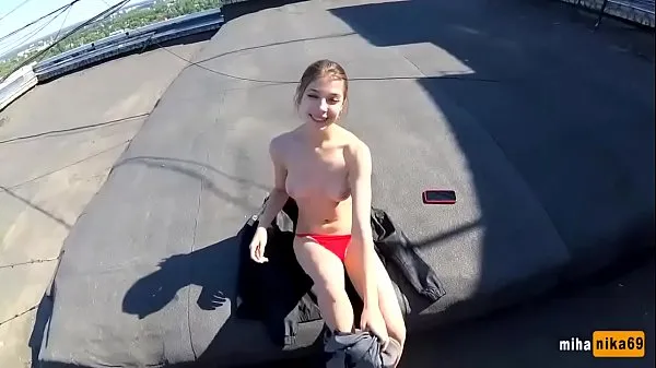 Nieuwe Russian bitch gets fucked on the roof topvideo's