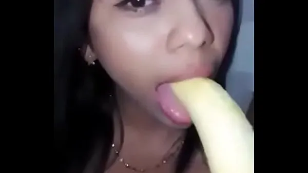 Novi He masturbates with a banana najboljši videoposnetki
