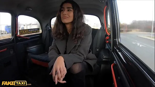 Nieuwe Fake Taxi Asian babe gets her tights ripped and pussy fucked by Italian cabbie topvideo's