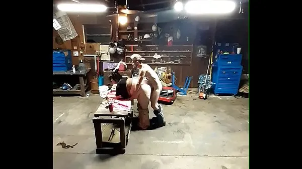 Nieuwe Fucking in garage voyer topvideo's