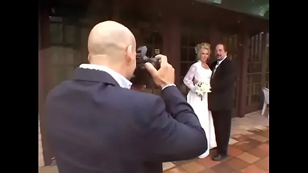 Novi Famous photographer needs to make wedding book of charming blonde Taylor Lynn and he exactly knows how to draw glint in the eyes from her najboljši videoposnetki