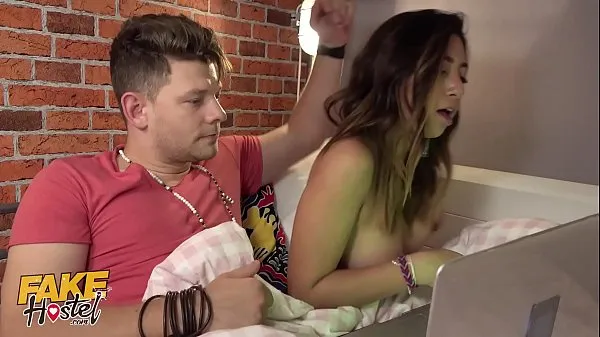 Nová Fake Hostel sneaky fuck on the bottom bunk while big tits masturbates on the top nejlepší videa