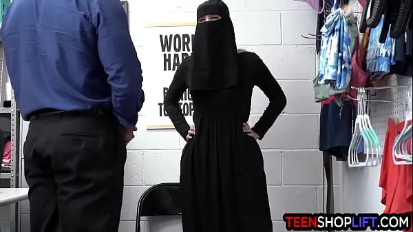 Nye Muslim teen thief Delilah Day exposed and exploited after stealing topvideoer