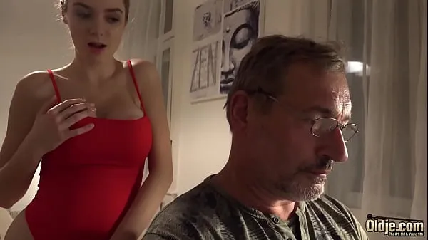 Bald old man puts his cock inside teen pussy and fucks her Video teratas baharu