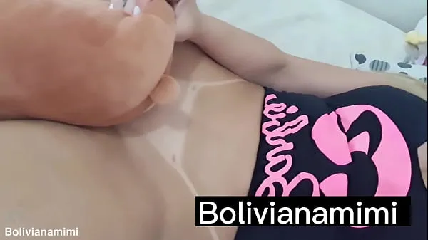 Nieuwe My teddy bear bite my ass then he apologize licking my pussy till squirt.... wanna see the full video? bolivianamimi topvideo's