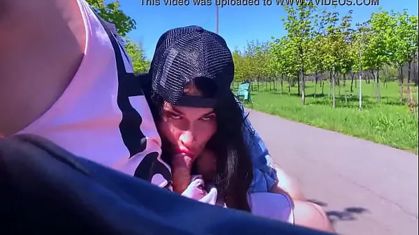 Nieuwe Blowjob challenge in public to a stranger, the guy thought it was prank topvideo's