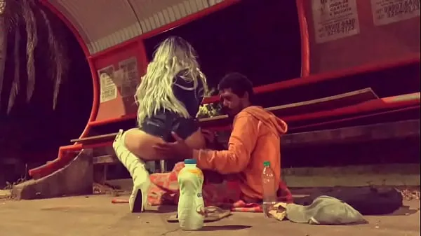 Nye STREET RESIDENT LICKED THE GOSTOSO CUZINHO OF THE NAUGHTY ON THE SIDE OF THE BUSY ROAD topvideoer