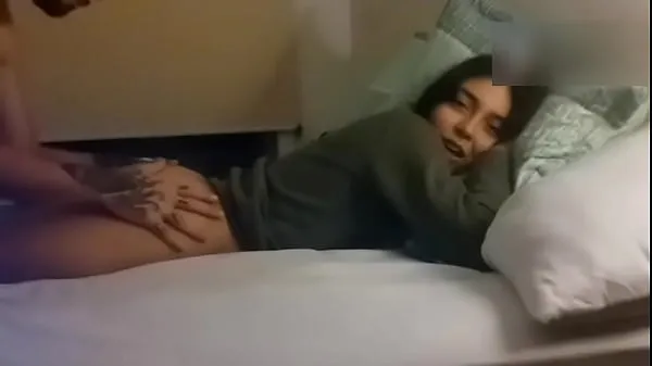 Nye BLOWJOB UNDER THE SHEETS - TEEN ANAL DOGGYSTYLE SEX toppvideoer