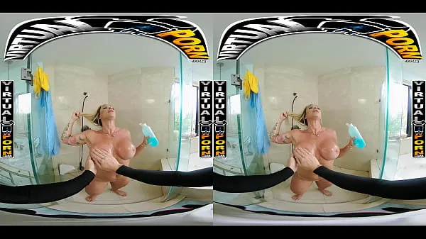 Νέα Busty Blonde MILF Robbin Banx Seduces Step Son In Shower κορυφαία βίντεο