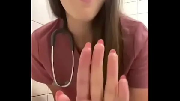 Νέα nurse masturbates in hospital bathroom κορυφαία βίντεο