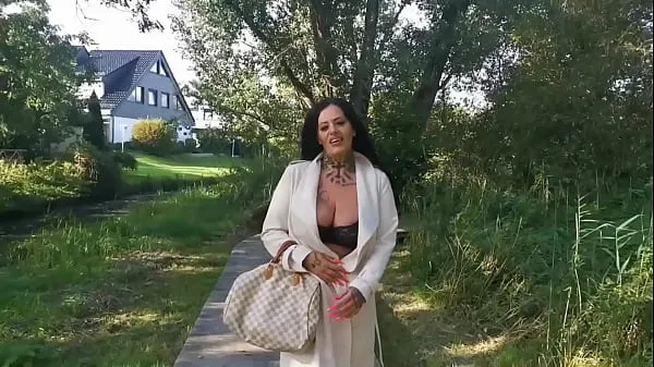 Nya Watch the chubby German Ashley Cum Star work her way through a horde of men toppvideor