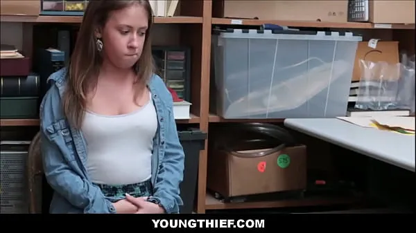 Νέα Shy Teen Thief Caught Shoplifting Is Manipulated By Officer - Brooke Bliss, Ryan Mclane κορυφαία βίντεο