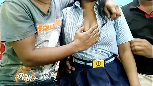 Nuevos Dos chicos follan con a una universitaria|Hindi Clear Vice vídeos principales