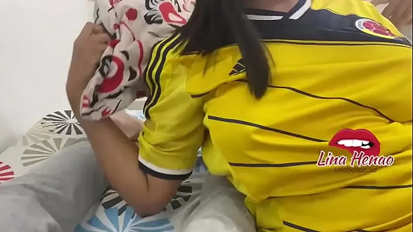 Video mới I gave my lover a footjob and I didn't let him see the game - foot fetish, she has a very big ass and I decide to fuck her hàng đầu