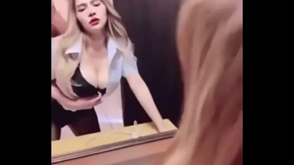 Novi Pim girl gets fucked in front of the mirror, her breasts are very big najboljši videoposnetki