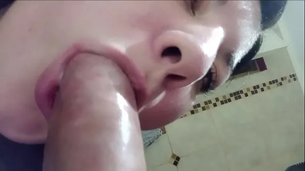 Yeni Hickey sucking in the bathroom on her knees all lucid - she passes it all over her mouth with desireen iyi videolar