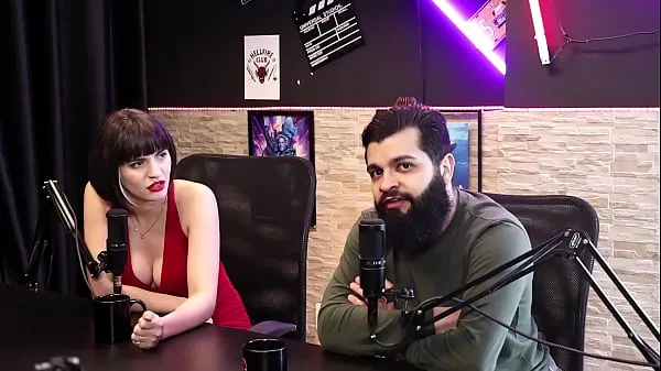 Nové Lord Kenobi talks about the kick he took in the bag to try to understand what is the pleasure they feel with Ballbusting - Lady Snow and Lord Kenobi najlepšie videá