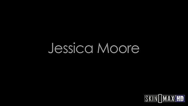 新しいBratty Girl Jessica Moore Gobbles the Huge Cockトップビデオ