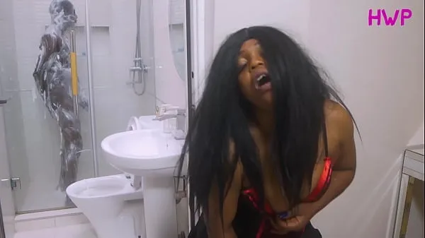 Új Rich man's wife squirt so much while she fucks herself with her big toy while watching her big black dick driver take his bath, watch as the driver gives her a hardest when he caught her peeping her legnépszerűbb videók