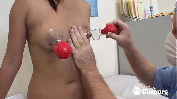 Neue Asiatische MILF fickt ihren TittenarztTop-Videos