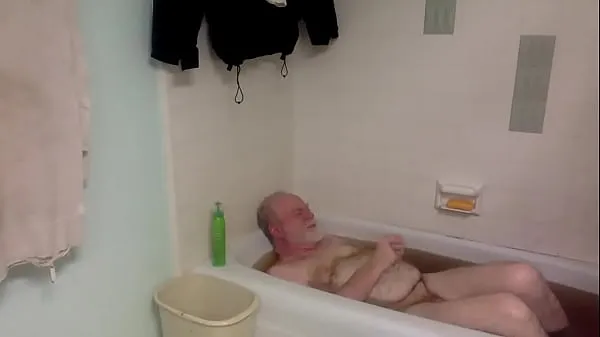 guy in bath Video teratas baharu