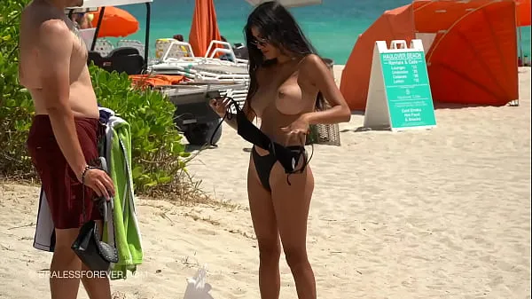 Νέα Huge boob hotwife at the beach κορυφαία βίντεο