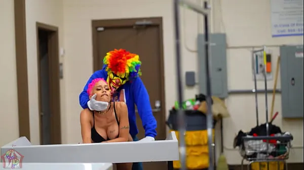 New Ebony Pornstar Jasamine Banks Gets Fucked In A Busy Laundromat by Gibby The Clown top Videos