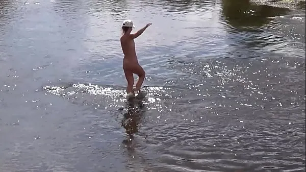 Novi Russian Mature Woman - Nude Bathing najboljši videoposnetki