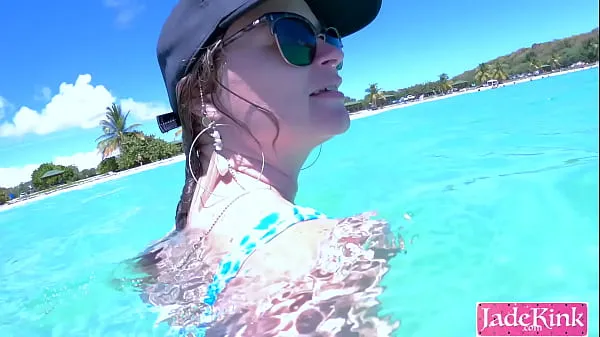 Novi Couple on vacation public fuck at the beach underwater creampie najboljši videoposnetki