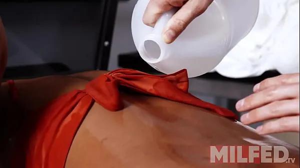 Nové Touching my Girlfriend's Black sMom Stuck in the Washing Machine - MILFED najlepšie videá