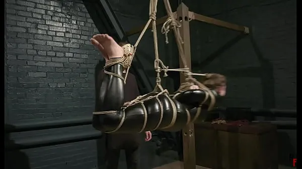 新しいBarefoot Leya in catsuit - Tight bondage with many ropes, suspension and hogtieトップビデオ