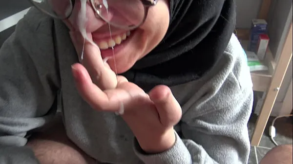 نئے A Muslim girl is disturbed when she sees her teachers big French cock سرفہرست ویڈیوز