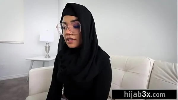 新Nerdy Big Ass Muslim Hottie Gets Confidence Boost From Her Stepbro热门视频