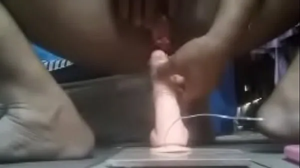 She's so horny, playing with her clit, poking her pussy until cum fills her pussy hole. Big pussy, beautiful clit, worth licking. When you see it, your cock gets hard and cums all the timeأهم مقاطع الفيديو الجديدة