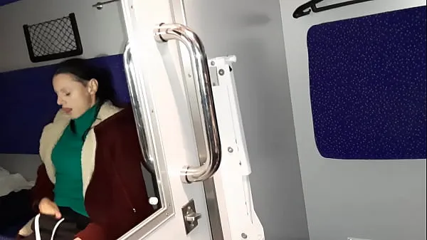 새로운 A stranger and a fellow traveler and I cum in a train compartment 인기 동영상