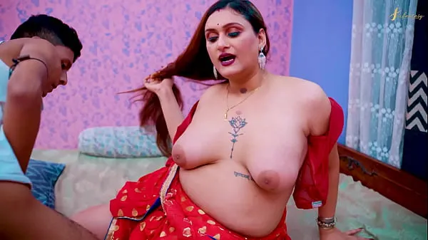 Novi A sexy lady house owner seduces her servant for sex najboljši videoposnetki