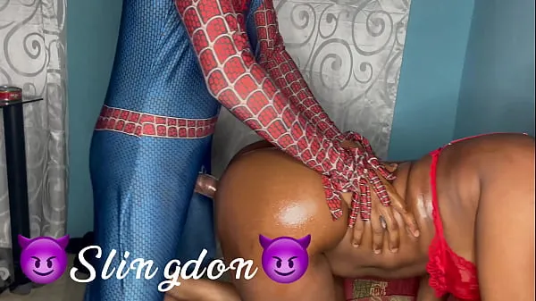 Novi Spiderman saved the city then fucked a fan najboljši videoposnetki