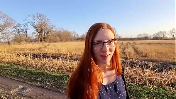 نئے Redhead young woman undresses outside for the first time سرفہرست ویڈیوز