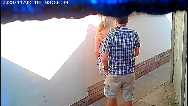 Neue Mutiges Paar beim öffentlichen Ficken vor CCTV-Kamera erwischtTop-Videos