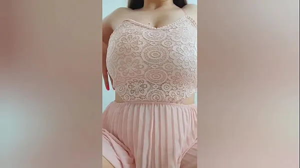 Novi Young cutie in pink dress playing with her big tits in front of the camera - DepravedMinx najboljši videoposnetki